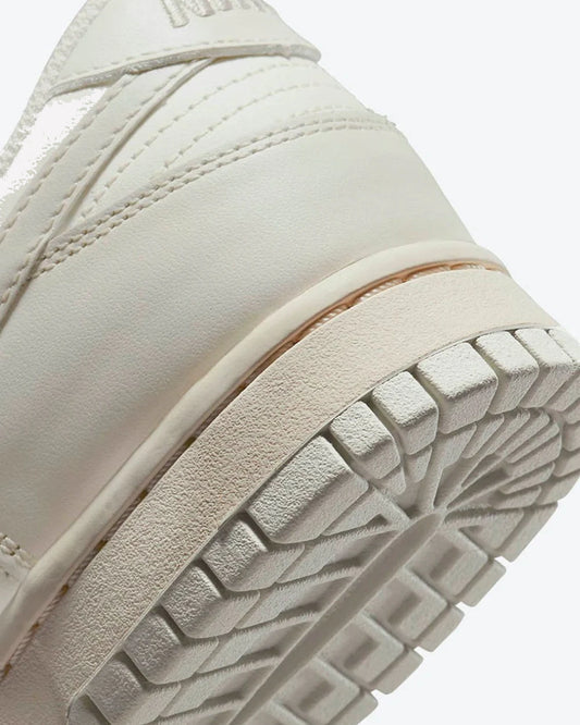 Nike Dunk Low Sail Light Bone (W)