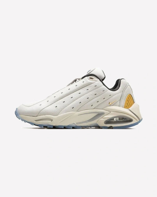 Nike Hot Step Air Terra Drake NOCTA Champagne — Vista lateral