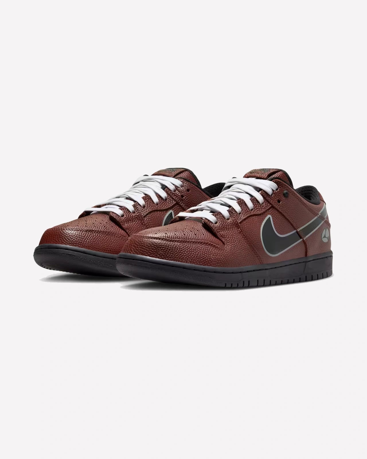 Nike SB Dunk Low Limosine Skateboards