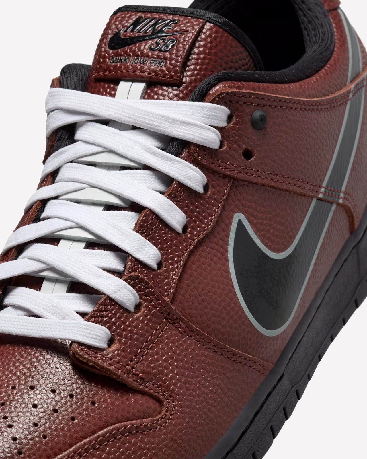 Nike SB Dunk Low Limosine Skateboards