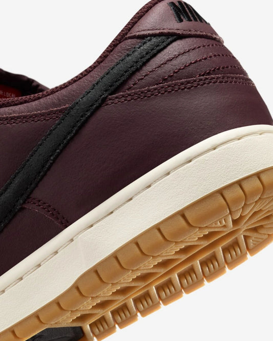 Nike SB Dunk Low Pro Burgundy Crush — detalle de la suela