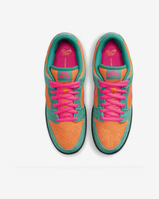 Nike SB Dunk Low Pro Green Noise Watermelon — vista del talón