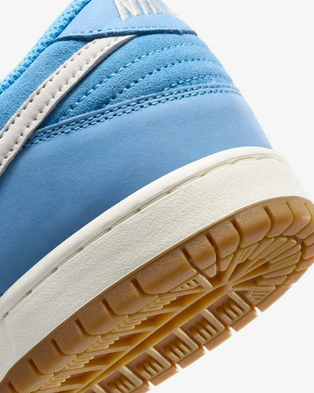 Nike SB Dunk Low Pro University Blue Gum — detalle de la puntera