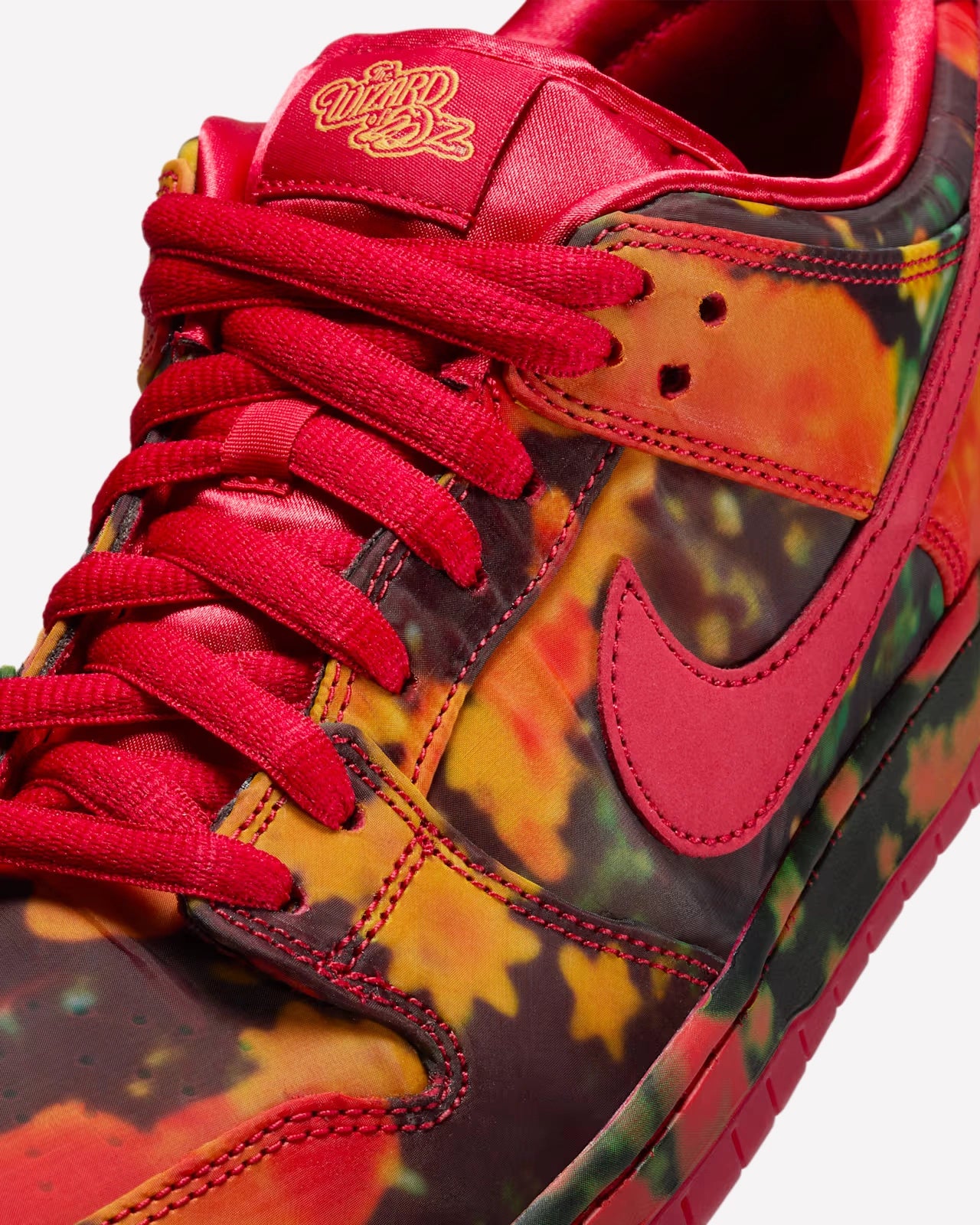 Nike SB Dunk Low The Wizard of Oz Poppy Field