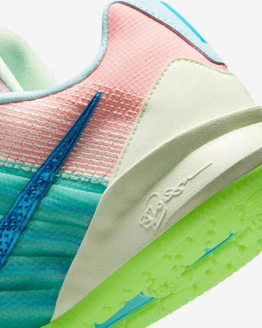Nike Sabrina 3 What The — detalle del logo