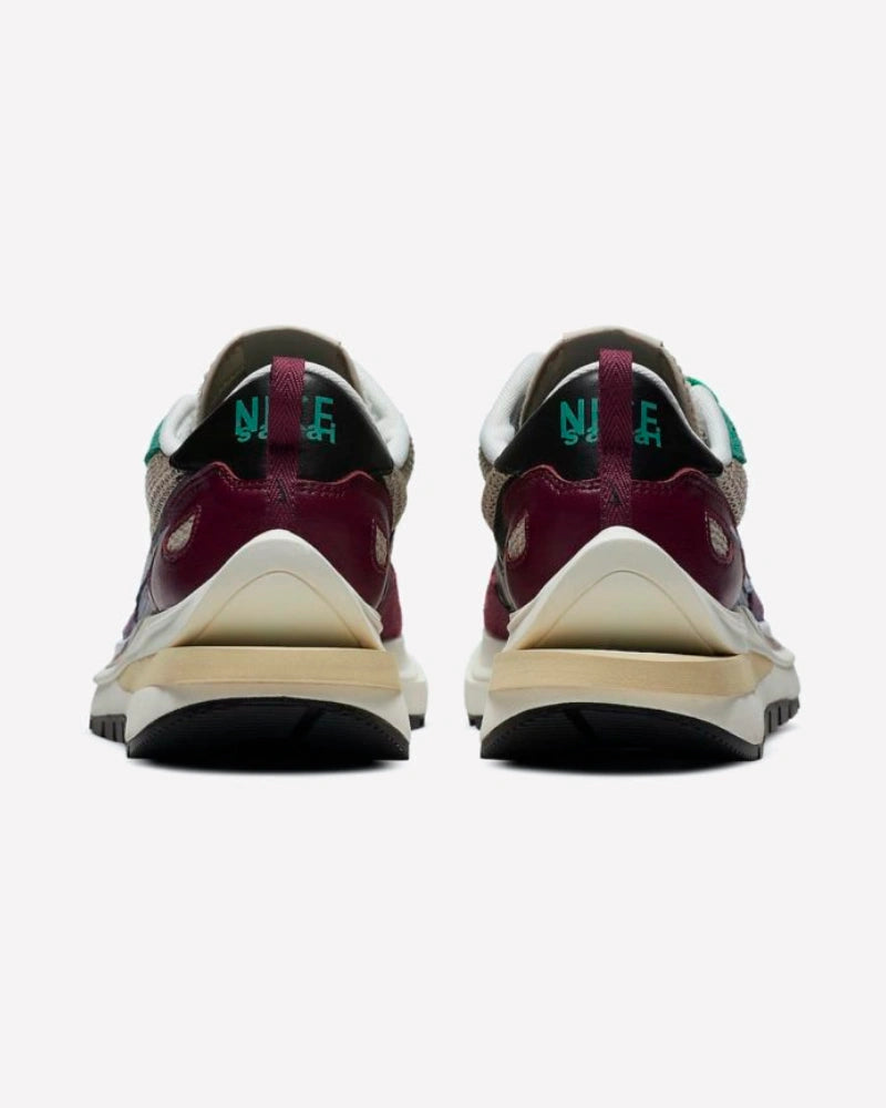 Nike Vaporwaffle sacai Villain Red Neptune Green