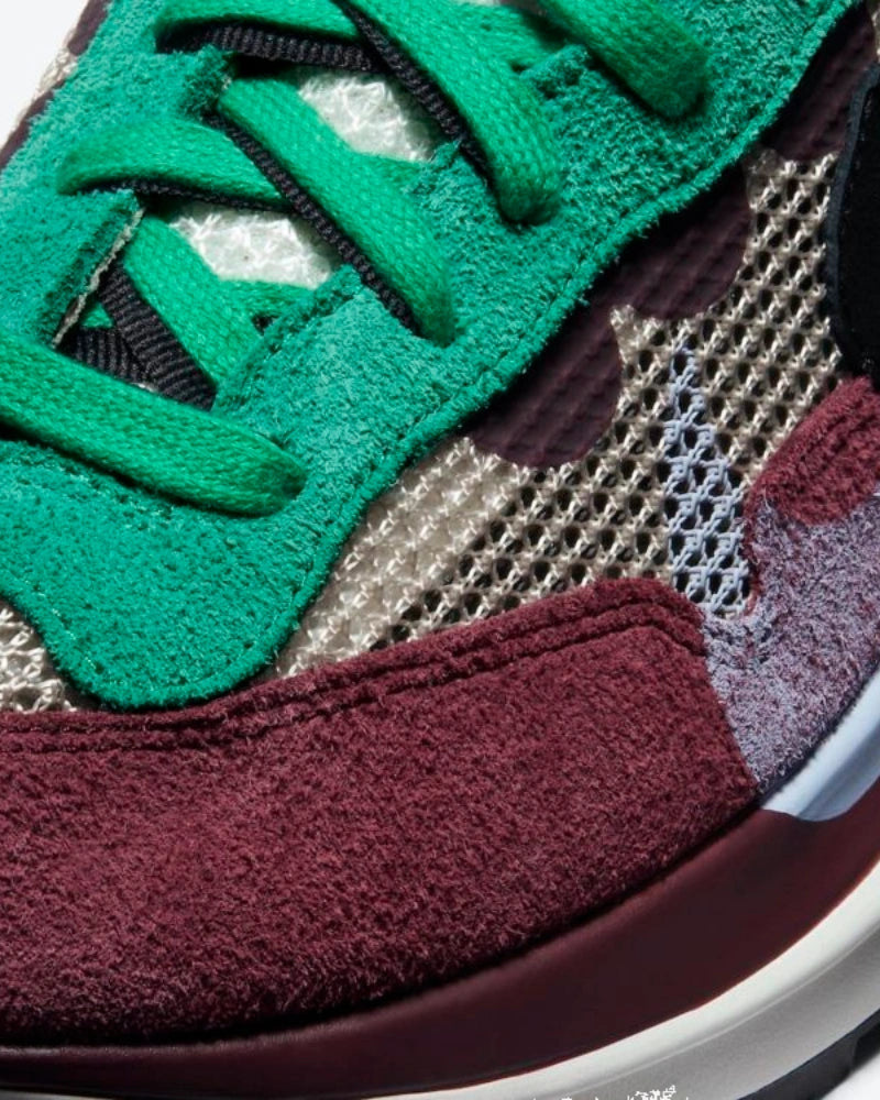 Nike Vaporwaffle sacai Villain Red Neptune Green