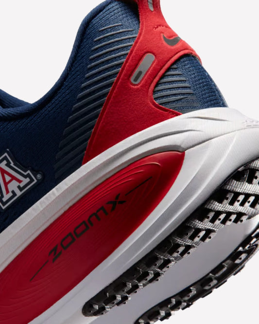 Nike Vomero 18 Arizona — detalle del upper
