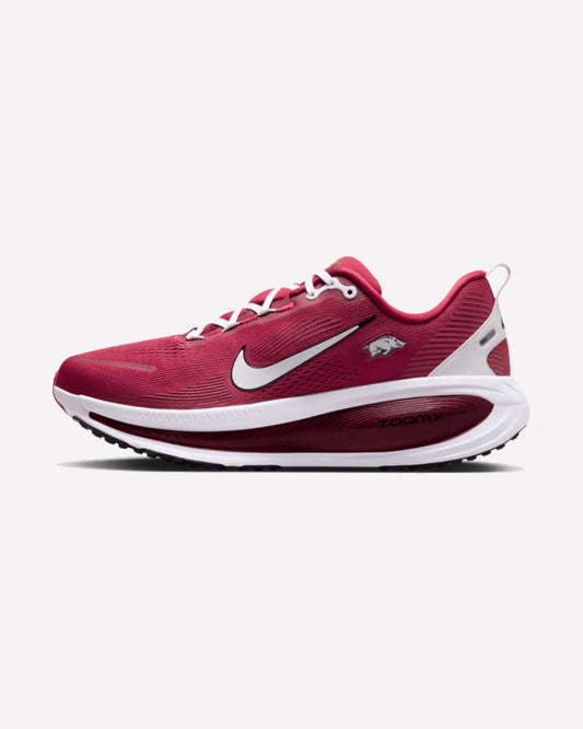 Nike Vomero 18 Arkansas — vista lateral