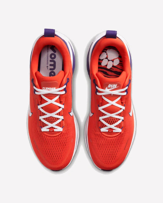 Nike Vomero 18 Clemson — vista del talón