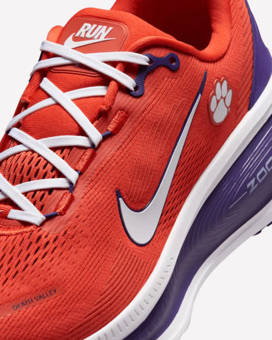Nike Vomero 18 Clemson — vista de la suela