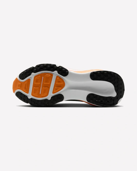 Nike Vomero 18 Florida A&M — detalle del logo