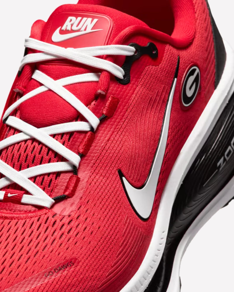 Nike Vomero 18 Georgia — detalle del upper