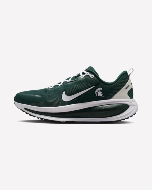 Nike Vomero 18 Michigan State — vista lateral