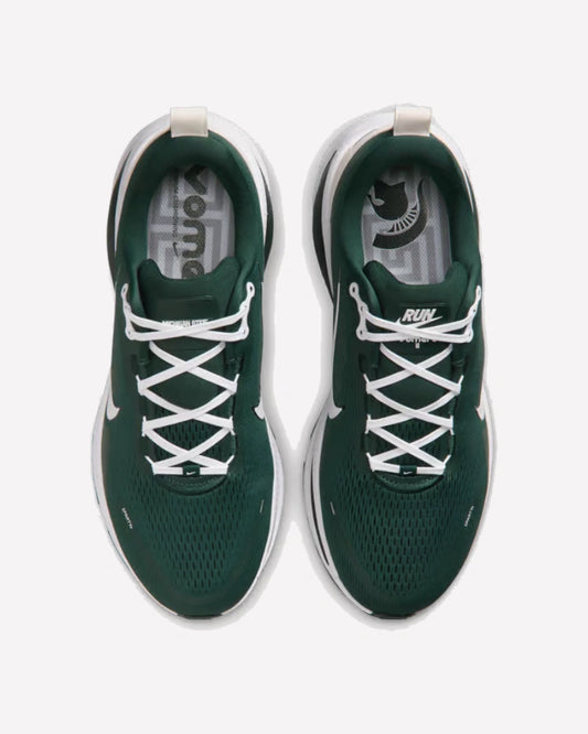 Nike Vomero 18 Michigan State — vista del talón