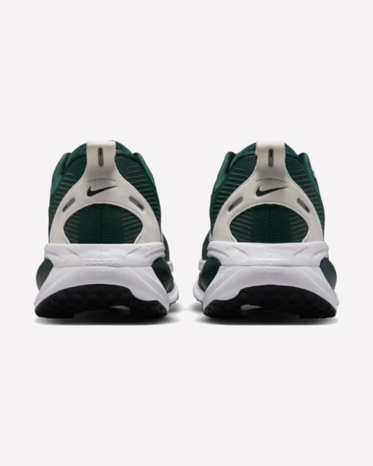 Nike Vomero 18 Michigan State — vista de la suela