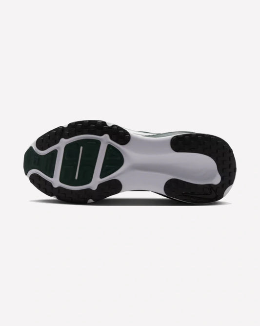 Nike Vomero 18 Michigan State — detalle del lateral