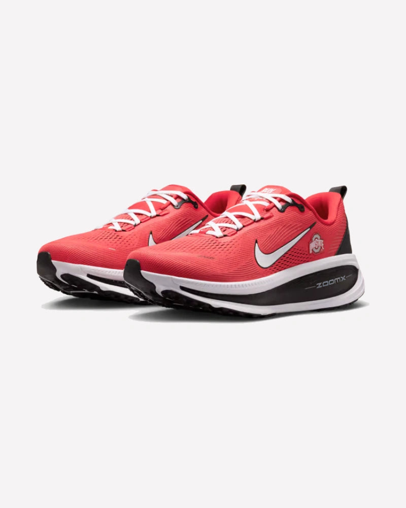 Nike Vomero 18 Ohio State — vista frontal