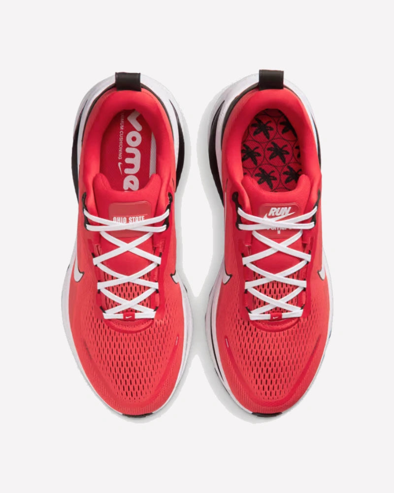 Nike Vomero 18 Ohio State — vista trasera