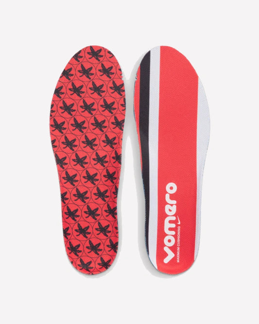 Nike Vomero 18 Ohio State — par completo