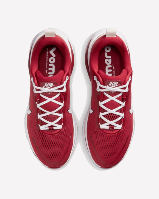 Nike Vomero 18 Oklahoma — vista talón