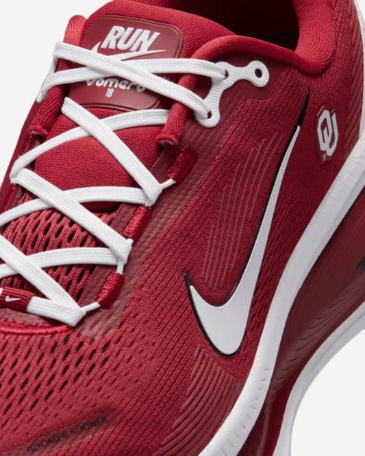 Nike Vomero 18 Oklahoma — detalle del upper
