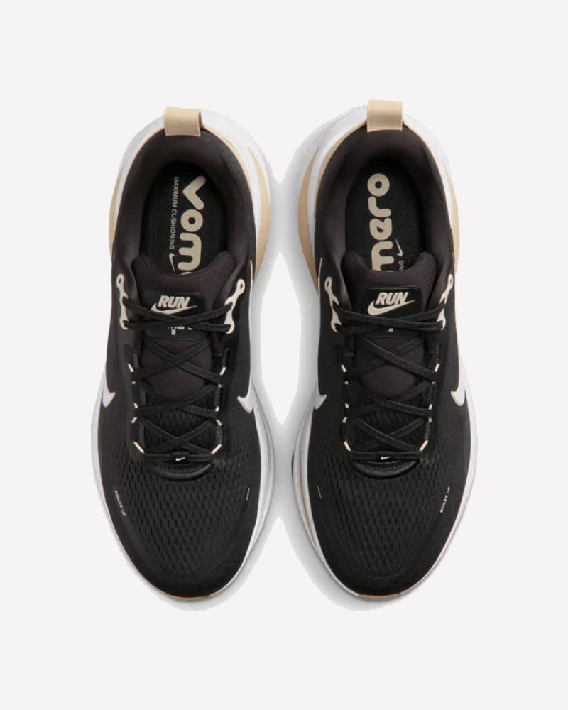 Nike Vomero 18 Purdue — vista del talón