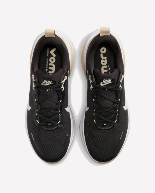 Nike Vomero 18 Purdue — vista del talón