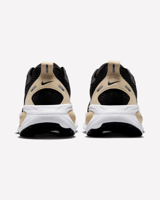 Nike Vomero 18 Purdue — vista de la suela