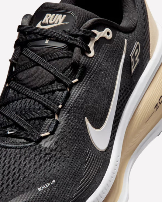 Nike Vomero 18 Purdue — detalle del upper