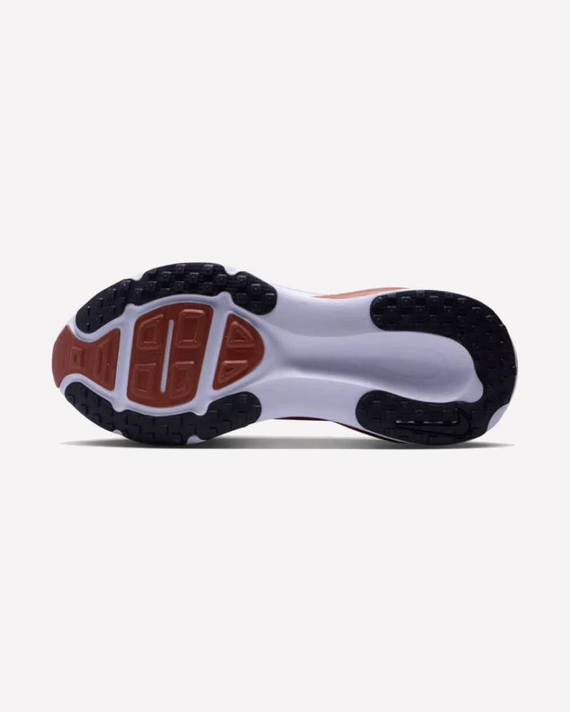 Nike Vomero 18 Texas — Detalle del upper