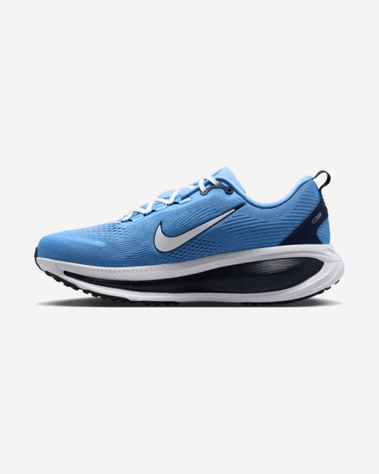 Nike Vomero 18 UNC — vista lateral