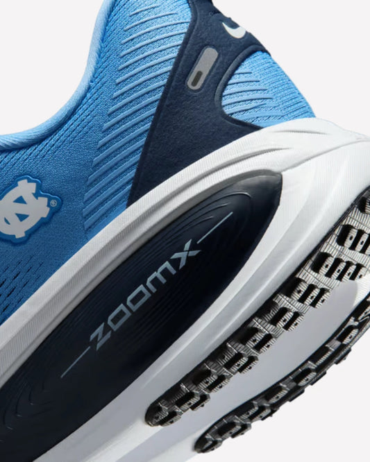 Nike Vomero 18 UNC — detalle del talón