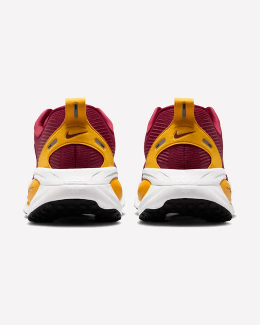 Nike Vomero 18 USC — detalle del upper