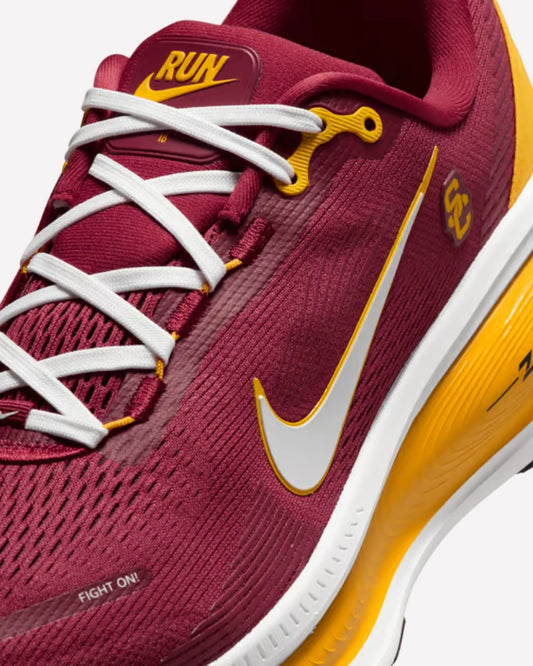 Nike Vomero 18 USC — detalle de la suela