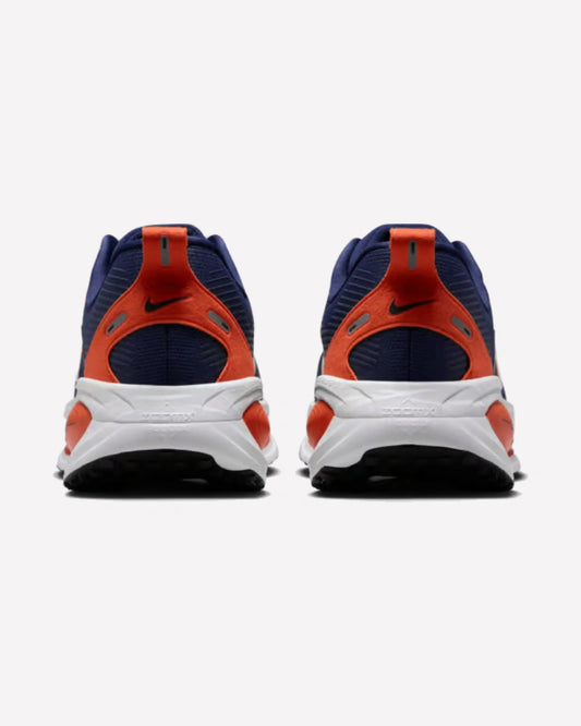 Nike Vomero 18 Virginia — vista del talón