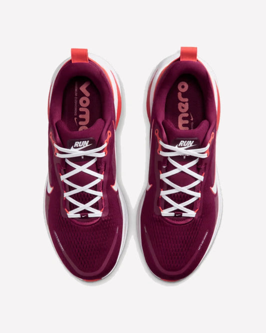 Nike Vomero 18 Virginia Tech — vista del talón