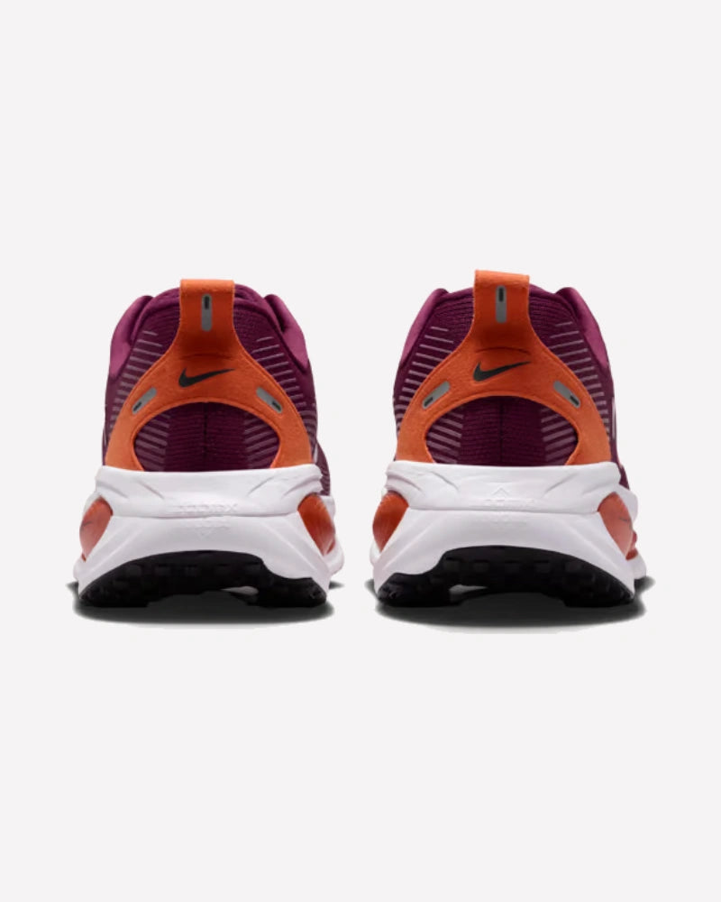 Nike Vomero 18 Virginia Tech — vista de la suela
