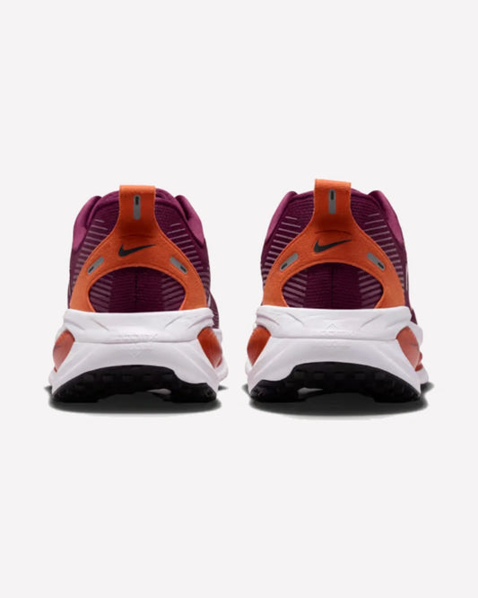 Nike Vomero 18 Virginia Tech — vista de la suela