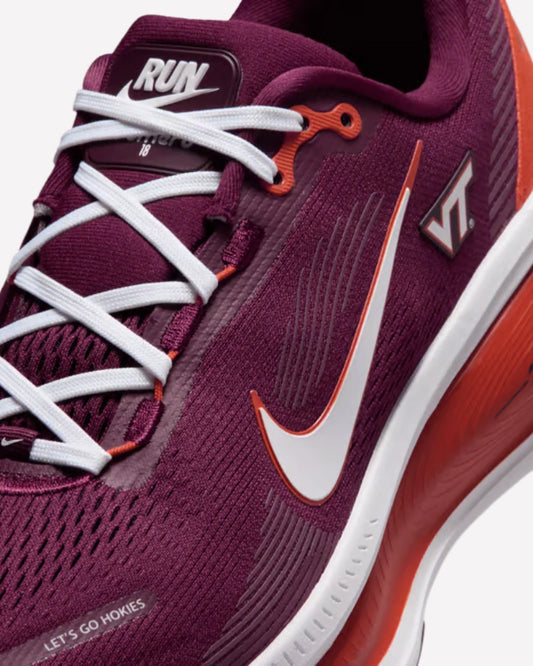 Nike Vomero 18 Virginia Tech — detalle del logo