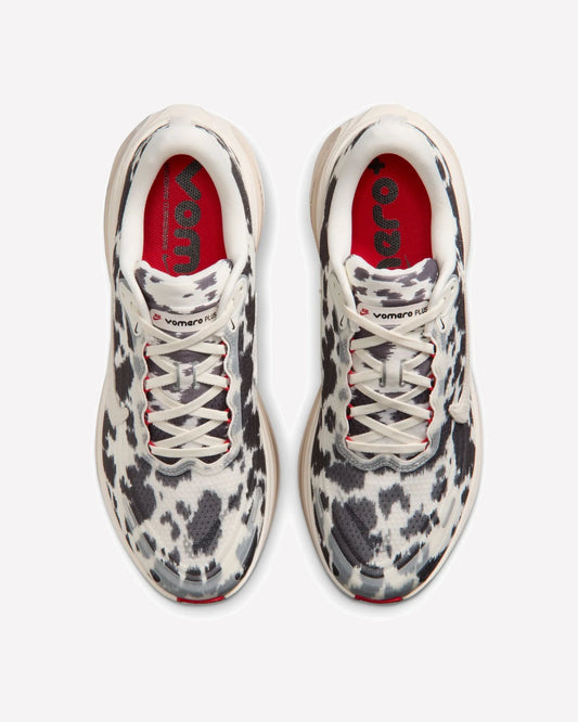 Nike Vomero Plus Cow Print — Detalle del talón