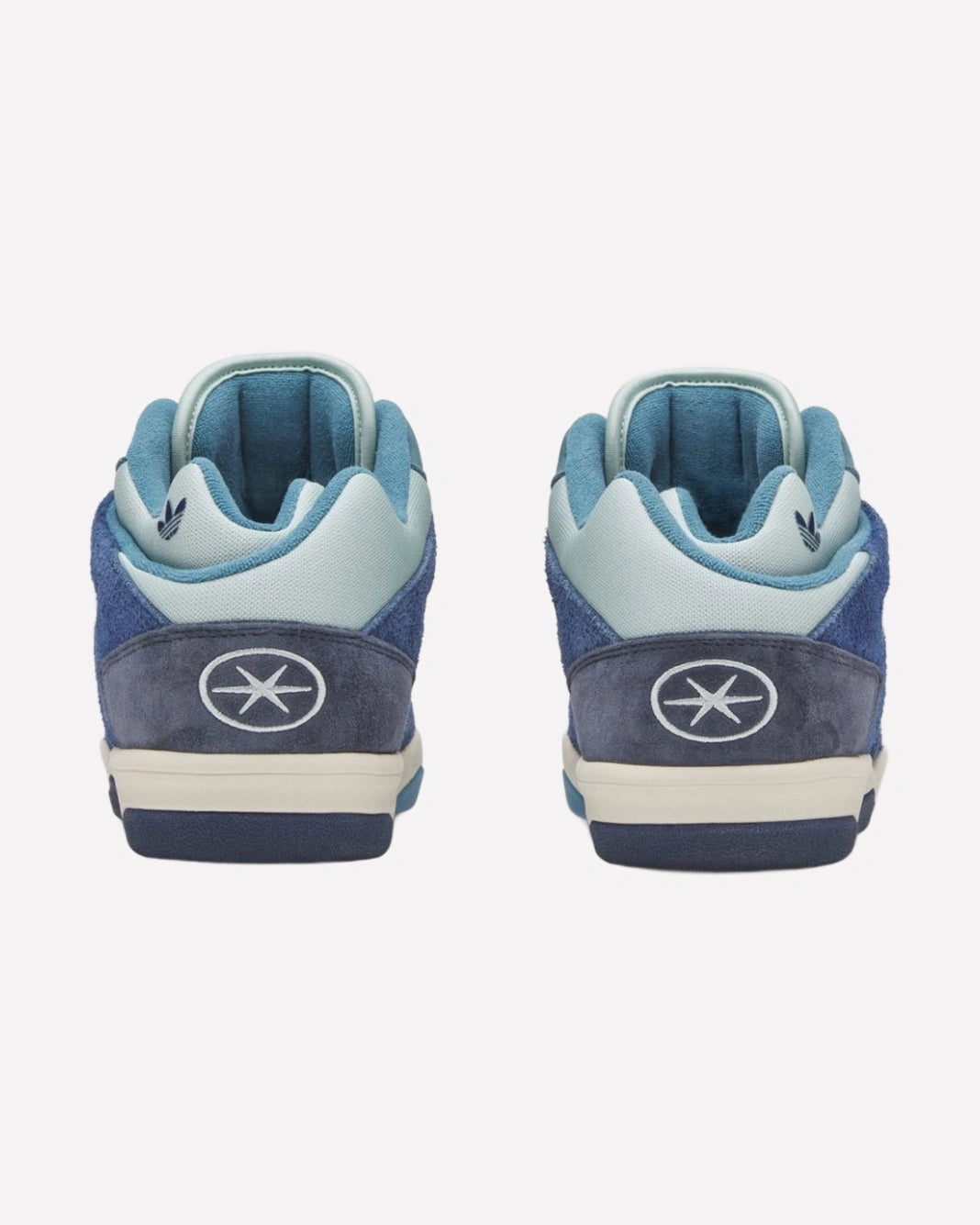adidas BadBo 1.0 Bad Bunny Night Navy — detalle del talón