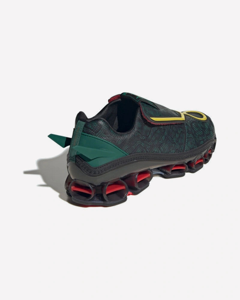 adidas F50 Tunit Megaride Pokémon Rayquaza — detalle del logo