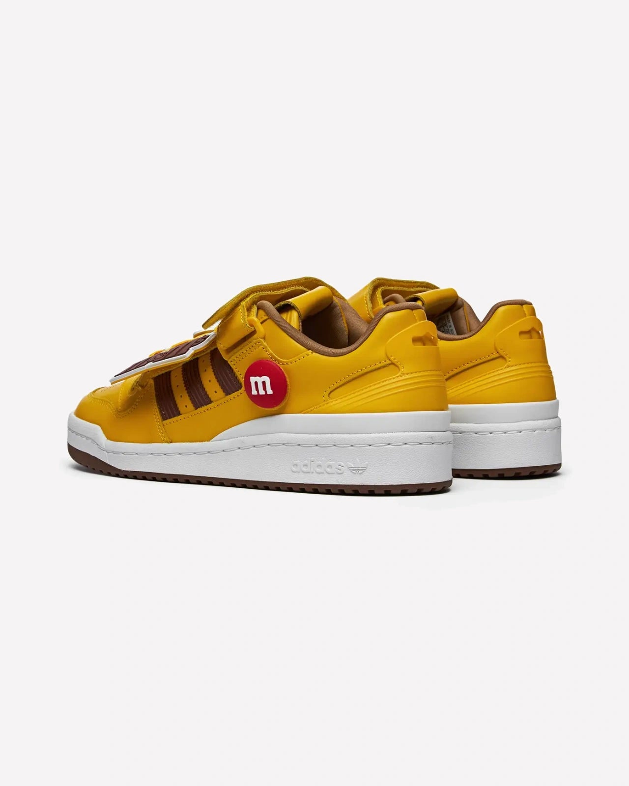 adidas Forum Low M&M's Yellow — vista del talón