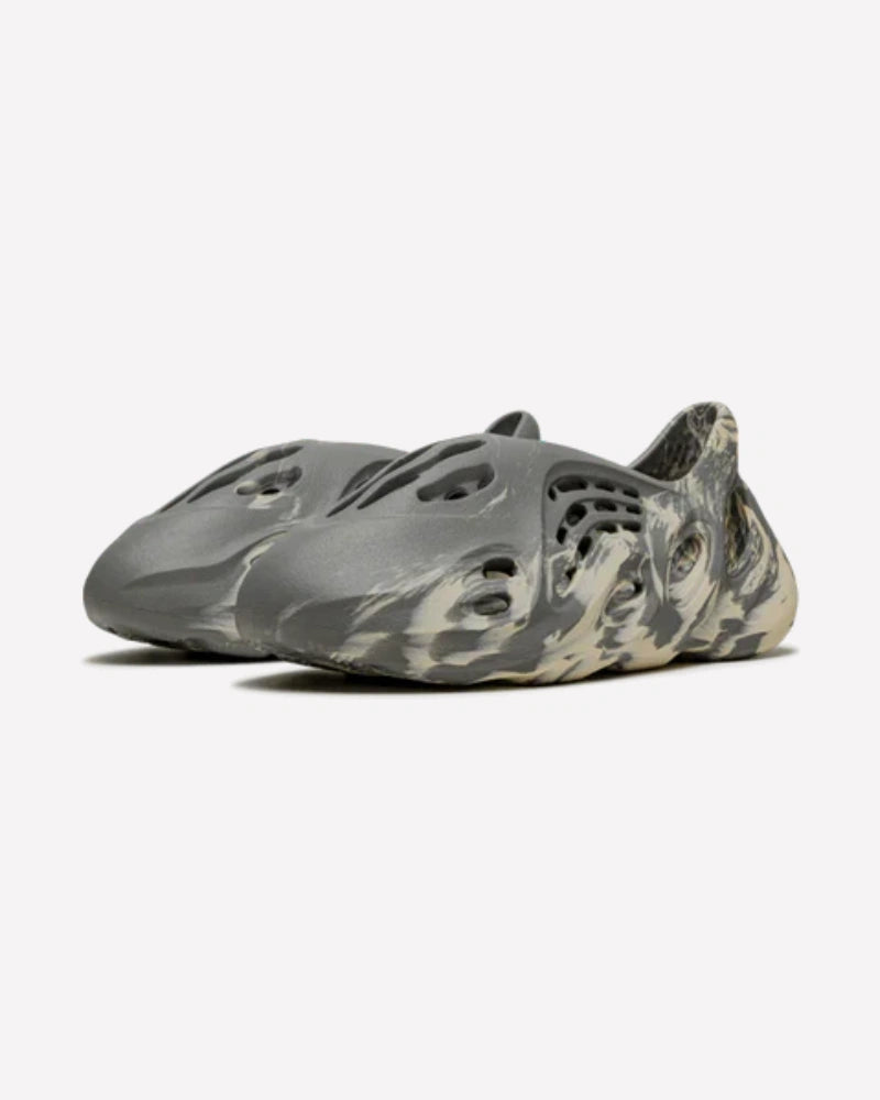 adidas Yeezy Foam RNNR MXT Moon Gray