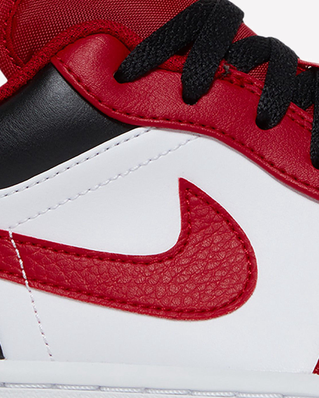 Jordan 1 Low Bulls — detalle de la puntera
