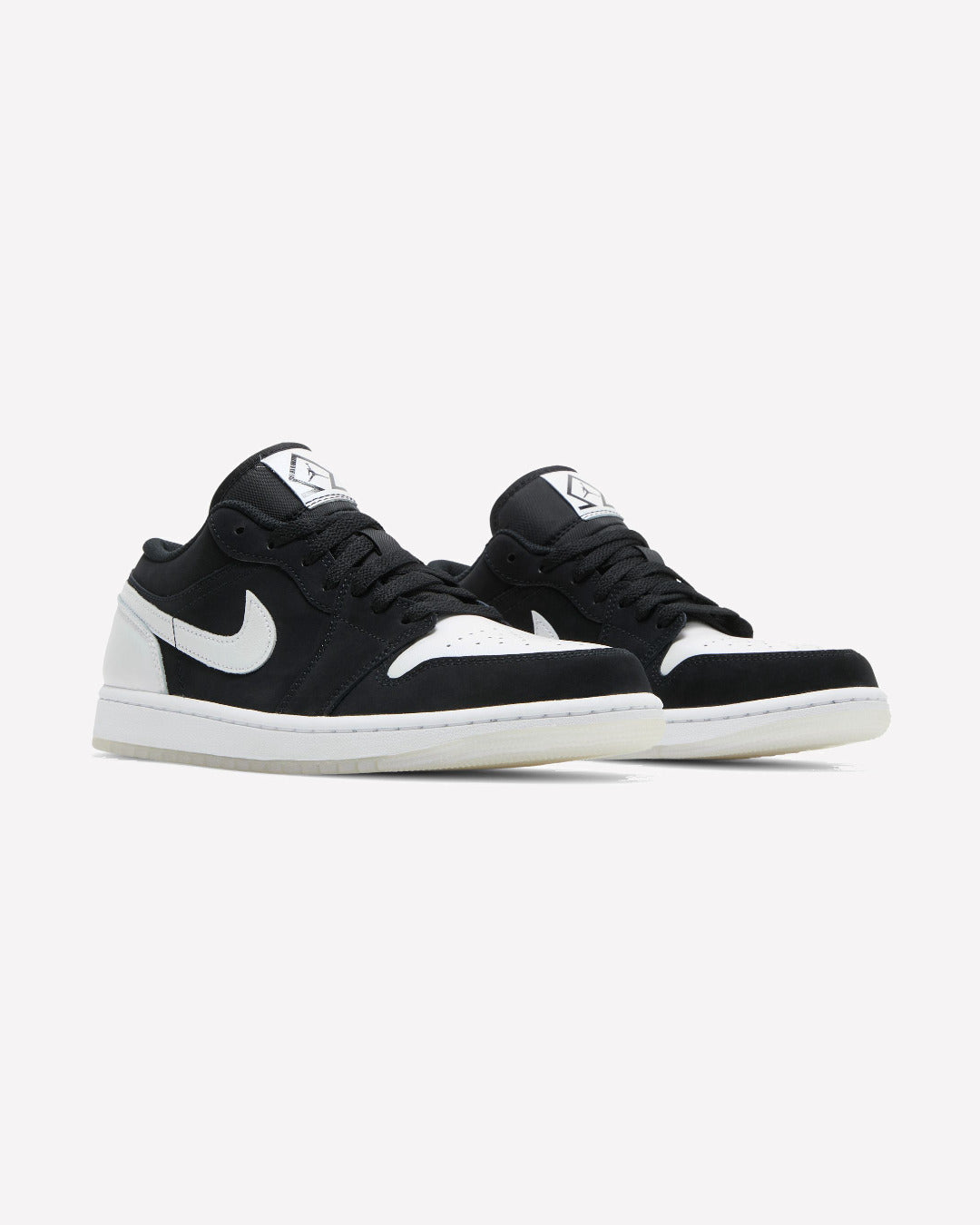 Jordan 1 Low Diamond Shorts Black White — detalle del logo