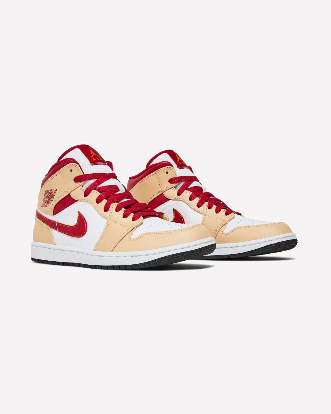 Jordan 1 Mid Light Curry Cardinal — detalle del logo