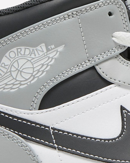 Jordan 1 Mid Light Smoke Grey Anthracite — detalle de la suela