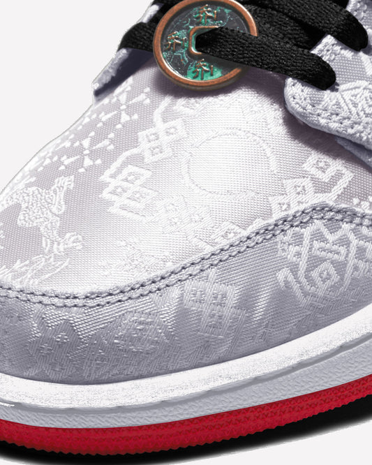 Jordan 1 Mid SE Fearless Edison Chen CLOT — par completo
